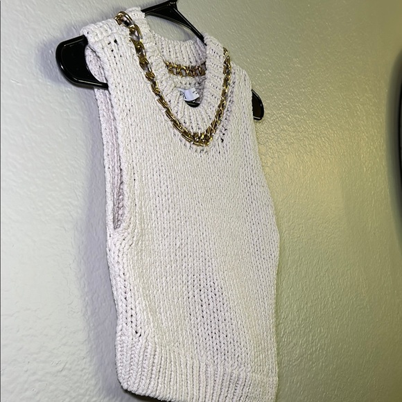 Chain Embellished Knit Sleeveless Top - Picture 4 of 7